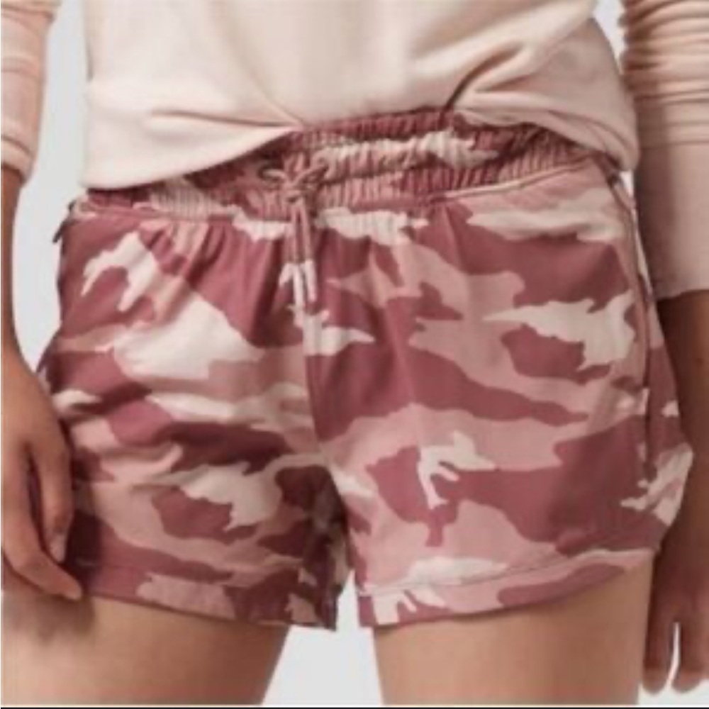Athleta Girl All Play 3" Shorts Pink Camo Large Smoked Mauve